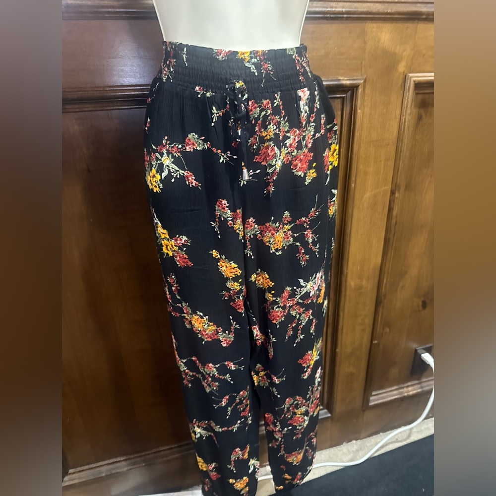 NWT SIZE L Pink Rose Floral Black Pants
